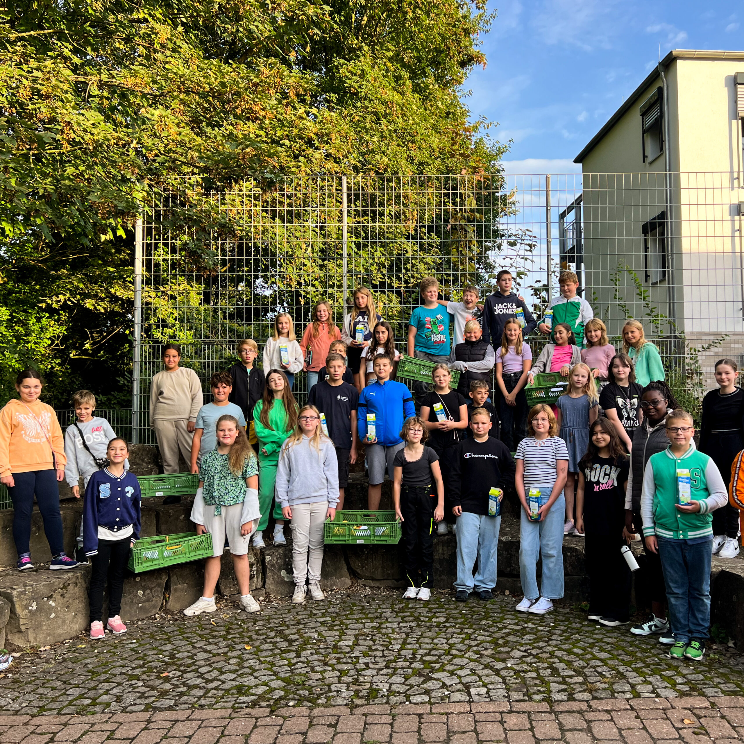 Frisches Obst, Gemüse und Milch für die Carl-Benscheidt-Realschule